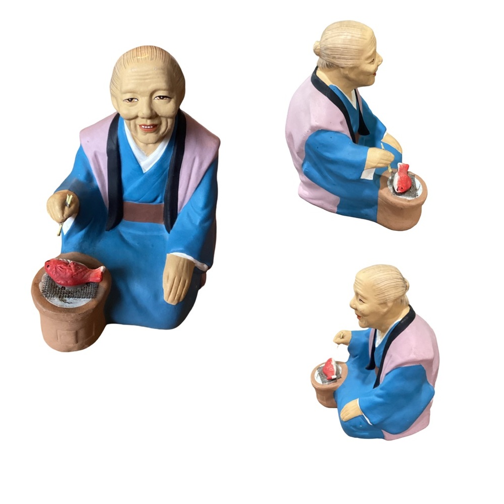 🍁 Vintage Japanese Hakata Urasaki Old Women Clay Statue